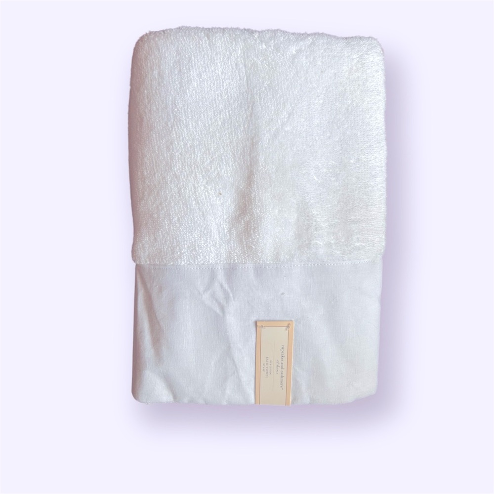 Cupcakes & Cashmere Luxurious White Bath Towel